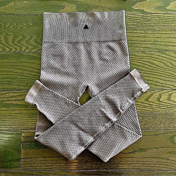 Balance Athletica Energy Long Sleeve Compression Crop Top & Leggings Set Quartz - Picture 12 of 16